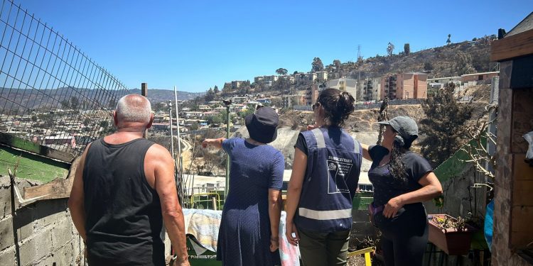 Subsecretaria de las Culturas coordina acciones con afectados por incendio en Viña y Quilpué