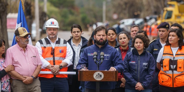 Presidente Gabriel Boric anuncia soluciones transitorias a familias damnificadas por los incendios en la Región de Valparaíso