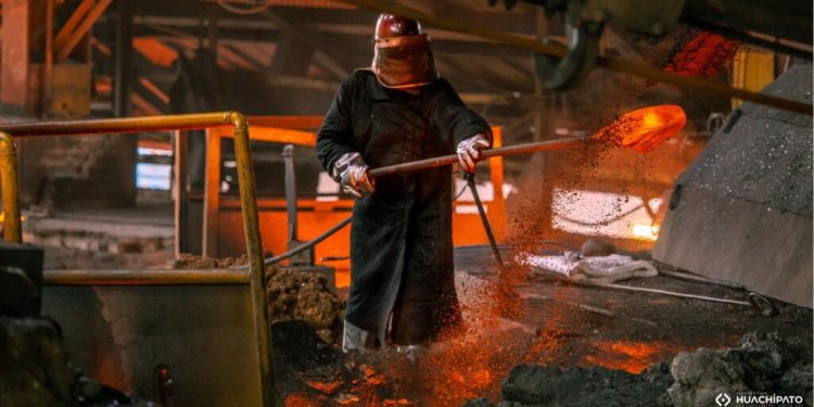 «22.000 empleos están en riesgo»: AGORECHI manifiesta su preocupación por la crisis en Bío Bío tras suspensión de faenas en siderúrgica Huachipato