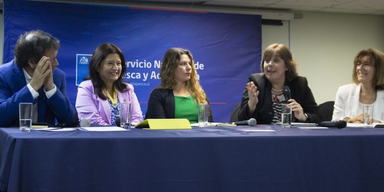 Con un conversatorio sobre el rol de la mujer en el sector pesquero y acuícola, Sernapesca conmemoró el 8M