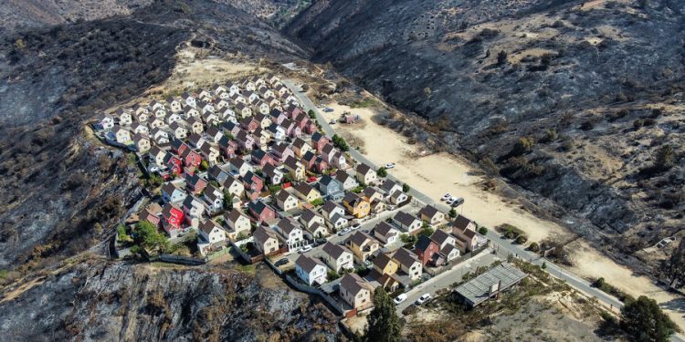Ley de Incendios pero con perfil de la Derecha: posibilidad de construcción en zonas siniestradas abre controversia