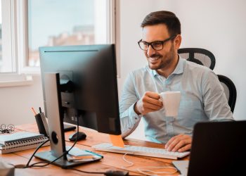 [Columna] Jorge Burgos Araya: Luz de las pantallas, ¿cómo proteger la piel?