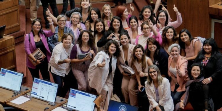 Congreso aprueba y despacha Ley Integral contra la violencia hacia las mujeres