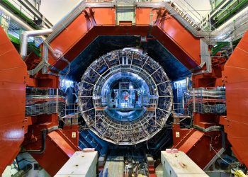 Avanza incorporación de Chile al CERN: comité evaluador visitó la USM