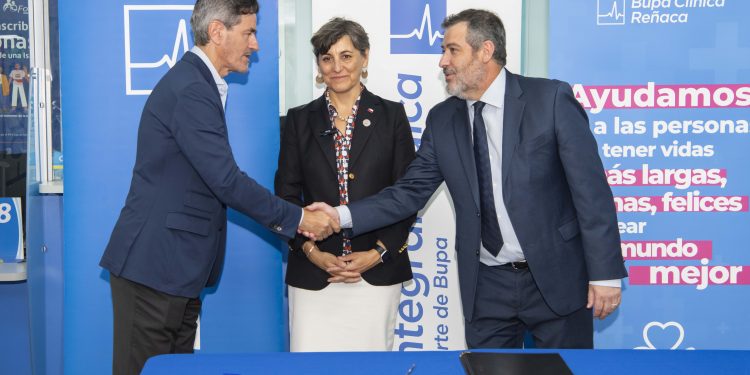 FONASA firma convenio con BUPA para otorgar atenciones de salud sin costo para las personas damnificadas por incendios forestales de la Región de Valparaíso