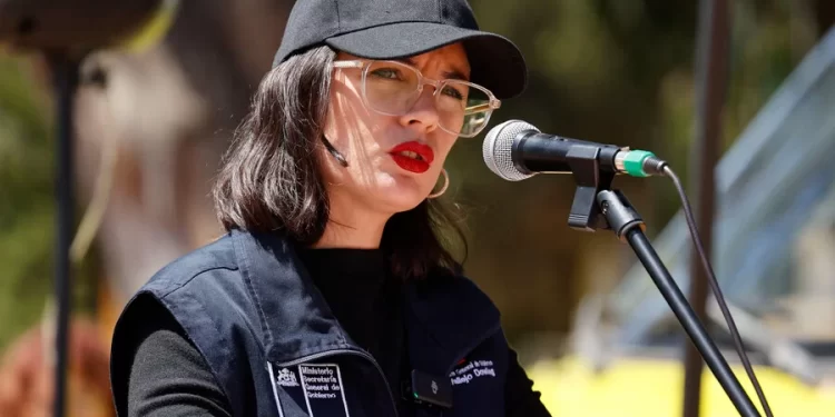 «Esas personas tienen que estar en la cárcel»: Ministra Vallejo refiere a la sobre posible intencionalidad en los incendios de Valparaíso