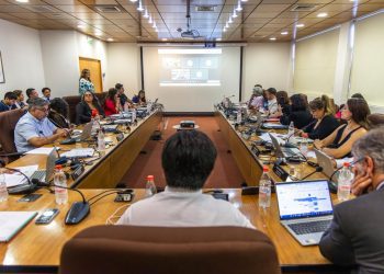 Gobernador Rodrigo Mundaca gestiona aporte de 3 mil millones de pesos con GORE Antofagasta para la construcción de casas transitorias a afectados de incendios