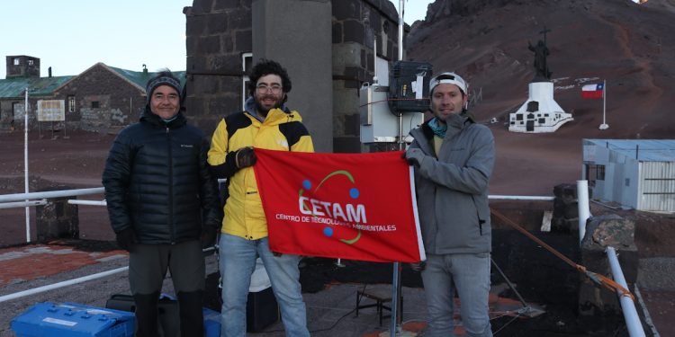 Lanzan globos sonda a la estratósfera para medir ozono y zonas contaminadas de Portillo