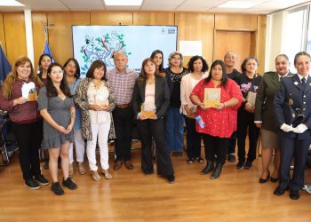 En el Día Internacional de la Mujer, Gobernador Rodrigo Mundaca reconoce labor de mujeres de la zona tras emergencia en la región