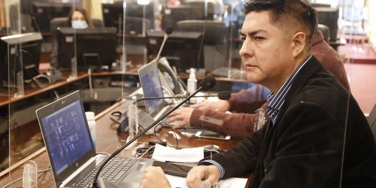 Core Percy Marín emplazó al Gobierno por entrega tardía de ayudas a damnificados por incendios en la región de Valparaíso