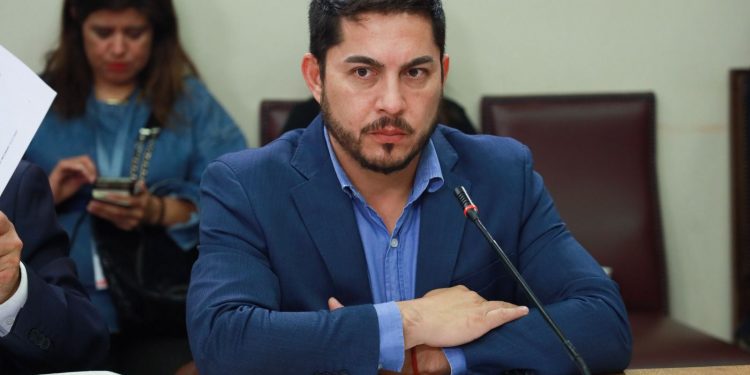«Es una vergüenza que se sigan pagando favores políticos con el dinero de los chilenos»: Diputado Durán se refiere a polémica en Ministerio de las Culturas: