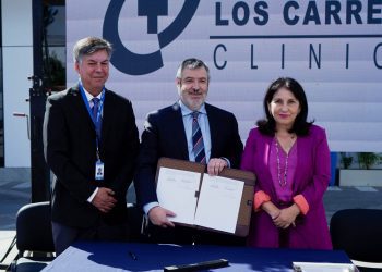 Fonasa firma convenio con Clínica Los Carrera y Clínica Los Leones para atender sin costo a damnificados de los incendios en Valparaíso y Marga Marga