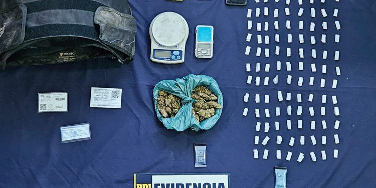 PDI detiene a tres sujetos en operativo policial realizado en villa 250 años de San Felipe