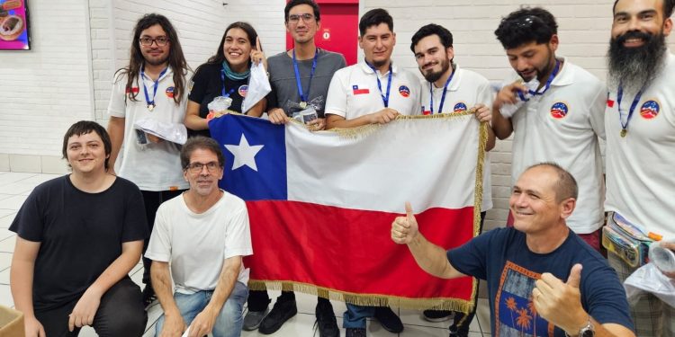 Estudiantes chilenos obtienen primer lugar en competencia internacional de nanosatélites
