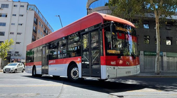 Confederación de Conductores depone llamado a paro en Red Movilidad