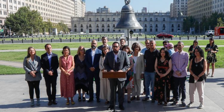 «Volvamos a clases, ¡que nadie falte!»: autoridades del Mineduc lanzan campaña para incentivar la asistencia en este inicio de año escolar