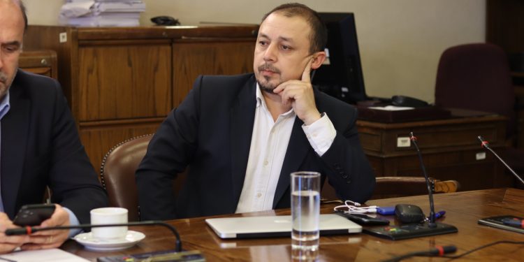 Comisión de Vivienda acuerda apoyo a impuesto a los superricos para reconstrucción en región de Valparaíso