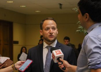 «Una vergüenza»: Diputado Jorge Guzmán emplazó a ministro Cataldo por crisis educacional que mantiene a 3000 estudiantes sin matrículas