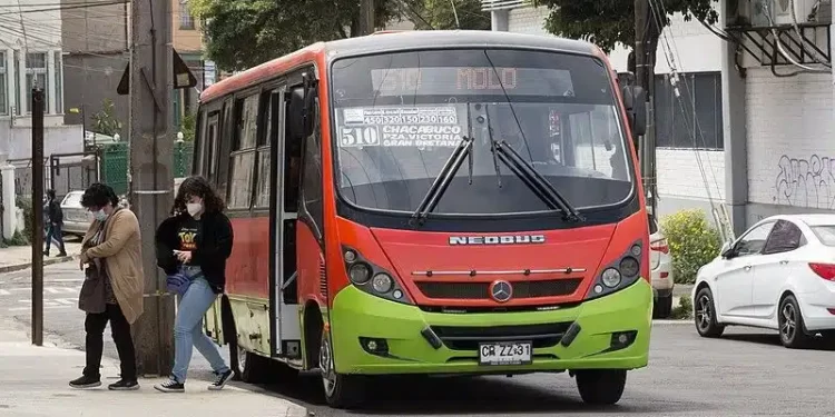 Experto insta a agilizar nueva licitación de transporte en Valparaíso ante denuncias de usuarios