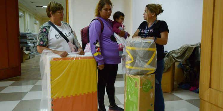 Entregan set de apoyo para niños y niñas menores de 2 años afectados por el Megaincendio en Viña del Mar