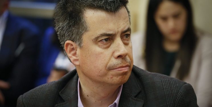 Diputado Andrés Celis pide a Mineduc reponer computadores quemados en incendios de febrero en la región de Valparaíso