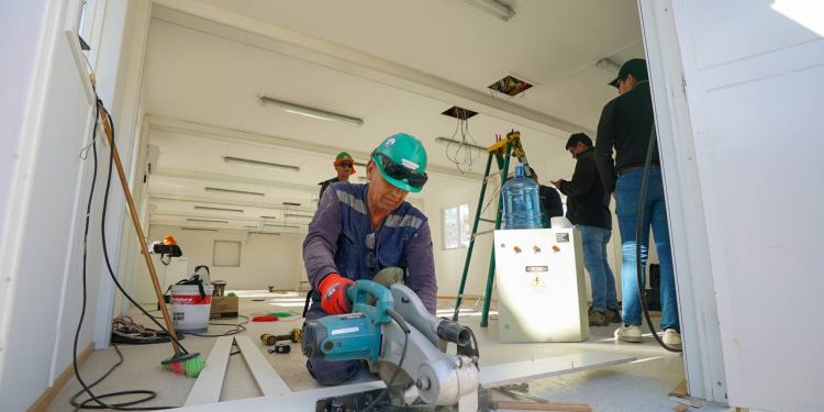 Avanza reconstrucción de escuelas John Kennedy y Villa Independencia afectadas por incendio en Viña del Mar