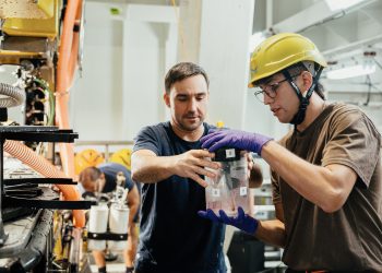 Estudiante de Biología Marina UV participa en crucero de investigación oceanográfica internacional a bordo de barco estadounidense
