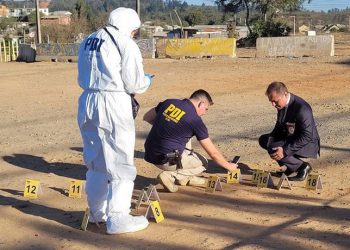 Balacera en cerro de Valparaíso deja dos fallecidos y un herido: se realizaron al menos 18 disparos