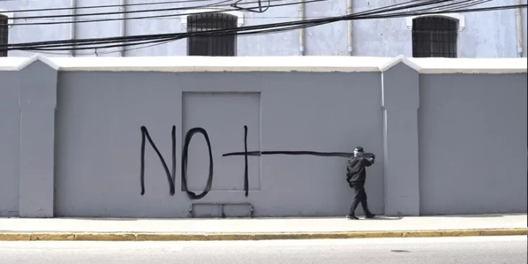 Ministerio de las Culturas exige restitución de fondos a artista visual Danny Reveco por polémica muestra en Valparaíso