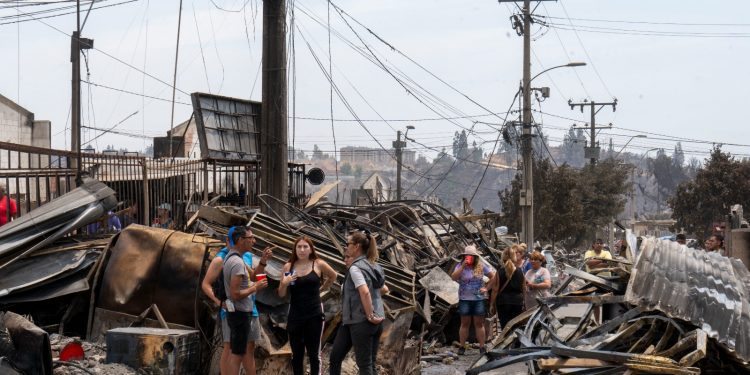 Municipio Abierto de Quilpué repartirá mil contenedores de basura en zonas afectadas por megaincendio