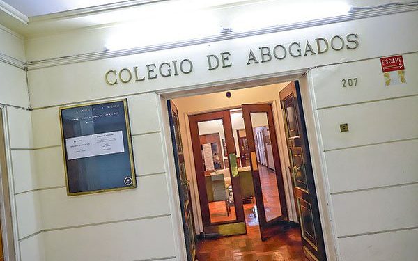 «Un atentado a los deberes éticos»: Colegio de Abogados de Chile lanza comunicado por filtraciones de Muñoz a Hermosilla