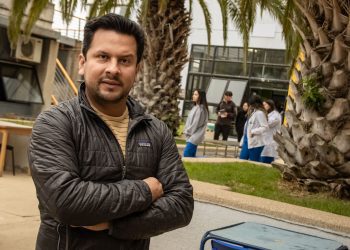 Académico de Odontología UV recibió reconocimiento como «Innovador Social» en el Alumni Award 2024