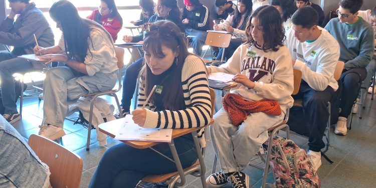 Alta convocatoria de estudiantes en el Primer Ensayo PAES 2024 de Santo Tomás Viña del Mar