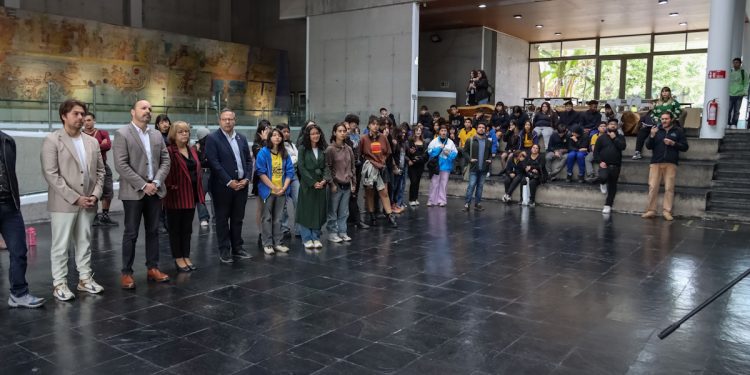 Inaugurada exposición del XVL Concurso Nacional de Arte Joven de la UV en Centro Cultural Espacio Matta