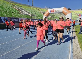 Más de 2 mil personas participaron de corrida Familiar para celebrar el día del deporte