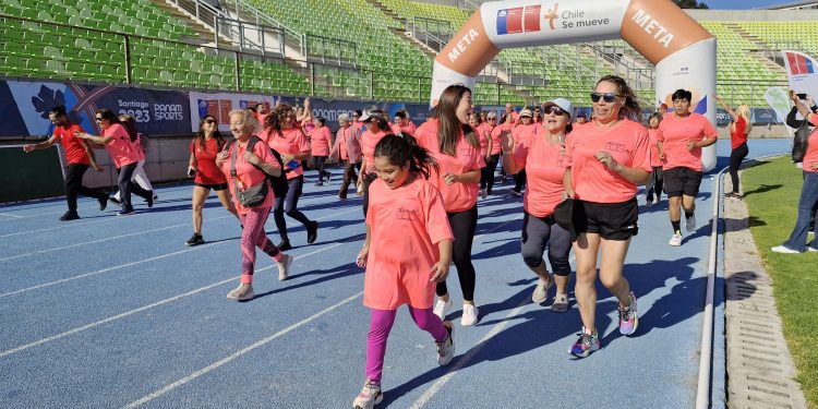 Más de 2 mil personas participaron de corrida Familiar para celebrar el día del deporte