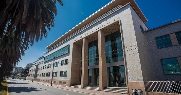 Inauguración de Escuela Sindical 2024 de la UV cambia de fecha: inicia este 17 de abril con exposiciones de Karol Cariola y José Pérez