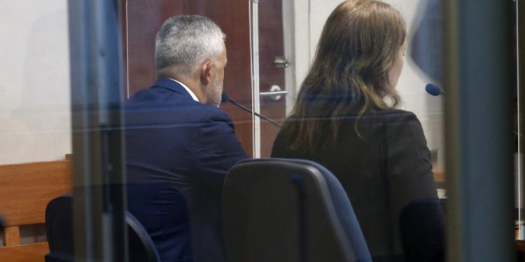 Juez acusado de grabar a mujeres en gimnasio de Concón queda con arraigo nacional