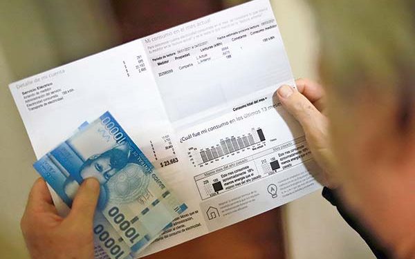 Contraloría toma razón de decreto que promulga ley de estabilización las tarifas eléctricas