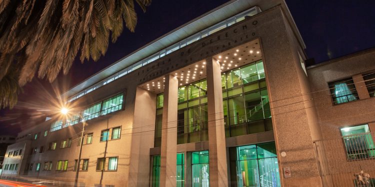 Facultad de Derecho UV ofrecerá recital “Música latinoamericana para guitarras” con entrada liberada