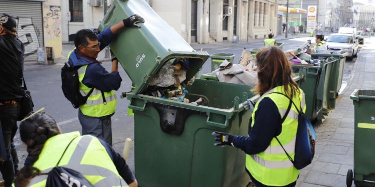 Valparaíso refuerza servicio de aseo con mayor dotación de trabajadores