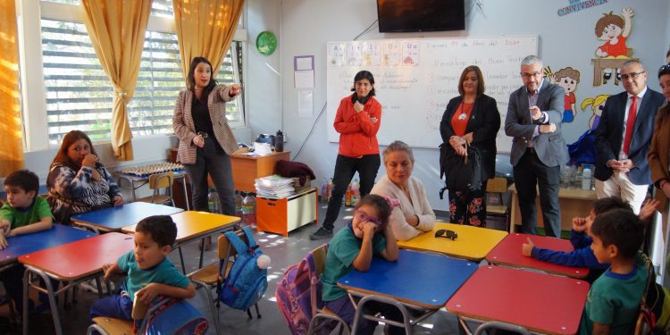 Despliegue territorial: cerca de 100 funcionarios de educación acompañaron a establecimientos en jornada para actualizar sus reglamentos internos