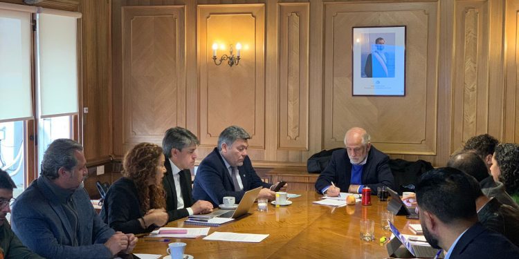 Ministro del Minvu se reúne con diputado Venegas y alcaldes de su distrito y compromete visita a la región para resolver temas habitacionales y de urbanización