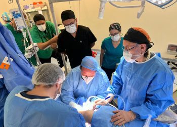 Hito en la medicina regional: Hospital Fricke realiza compleja intervención microvascular para extraer tumor mandibular