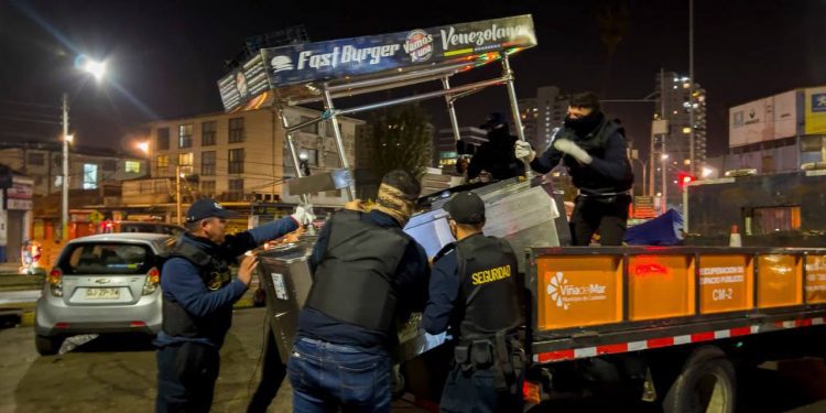 Intenso operativo nocturno del Municipio de Viña del Mar permite decomiso de alimentos en mal estado