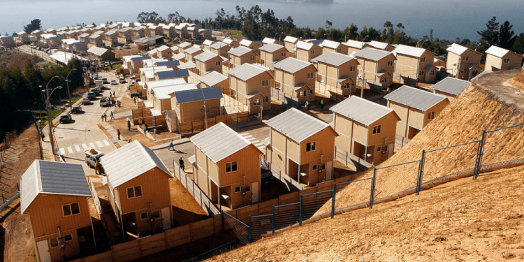 A dos años del Plan de Emergencia Habitacional: avance de viviendas terminadas es más lento de lo necesario para llegar a la meta