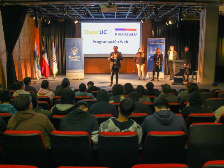 Estudiantes de la Escuela de Informática y Telecomunicación de Duoc UC Sede Valparaíso desarrollarán sitios web para emprendedoras beneficiadas por PROMEDU