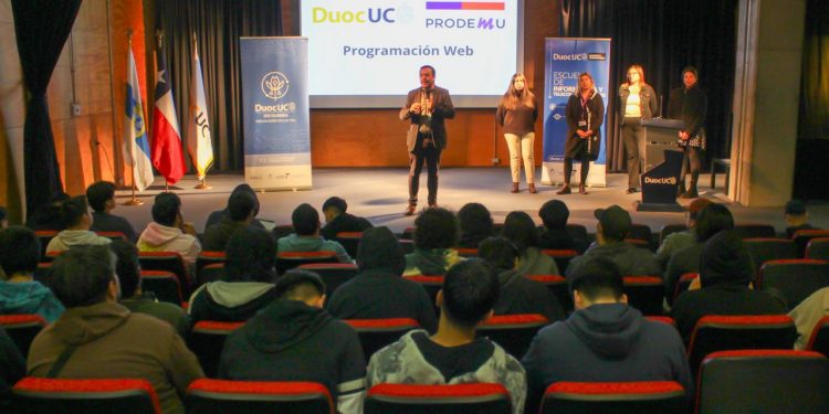 Estudiantes de la Escuela de Informática y Telecomunicación de Duoc UC Sede Valparaíso desarrollarán sitios web para emprendedoras beneficiadas por PROMEDU