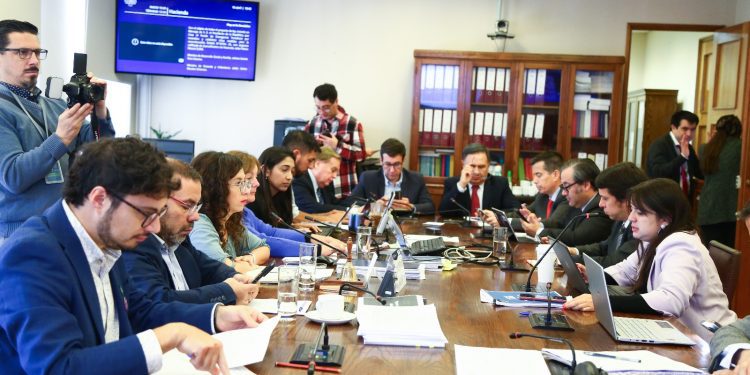 Comisión de Hacienda de la Cámara aprueba por unanimidad el proyecto que crea un Fondo Transitorio para la Reconstrucción