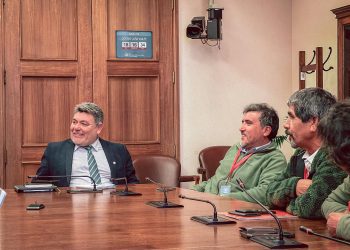 Diputado Venegas logra compromiso del seremi de Transporte para resolver problemas burocráticos que presentan los colectiveros de San Esteban